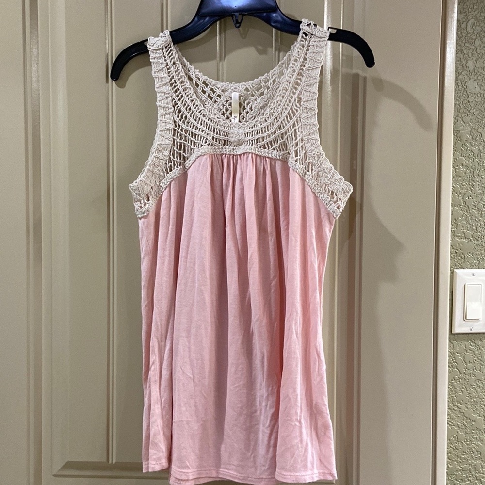 Crocheted Tank by Bjewel Brand.  EUC!